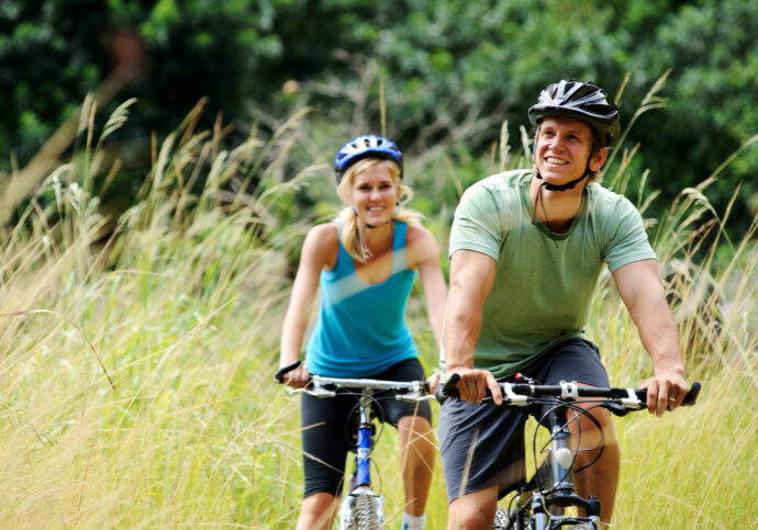 mountainbike couple outdoors